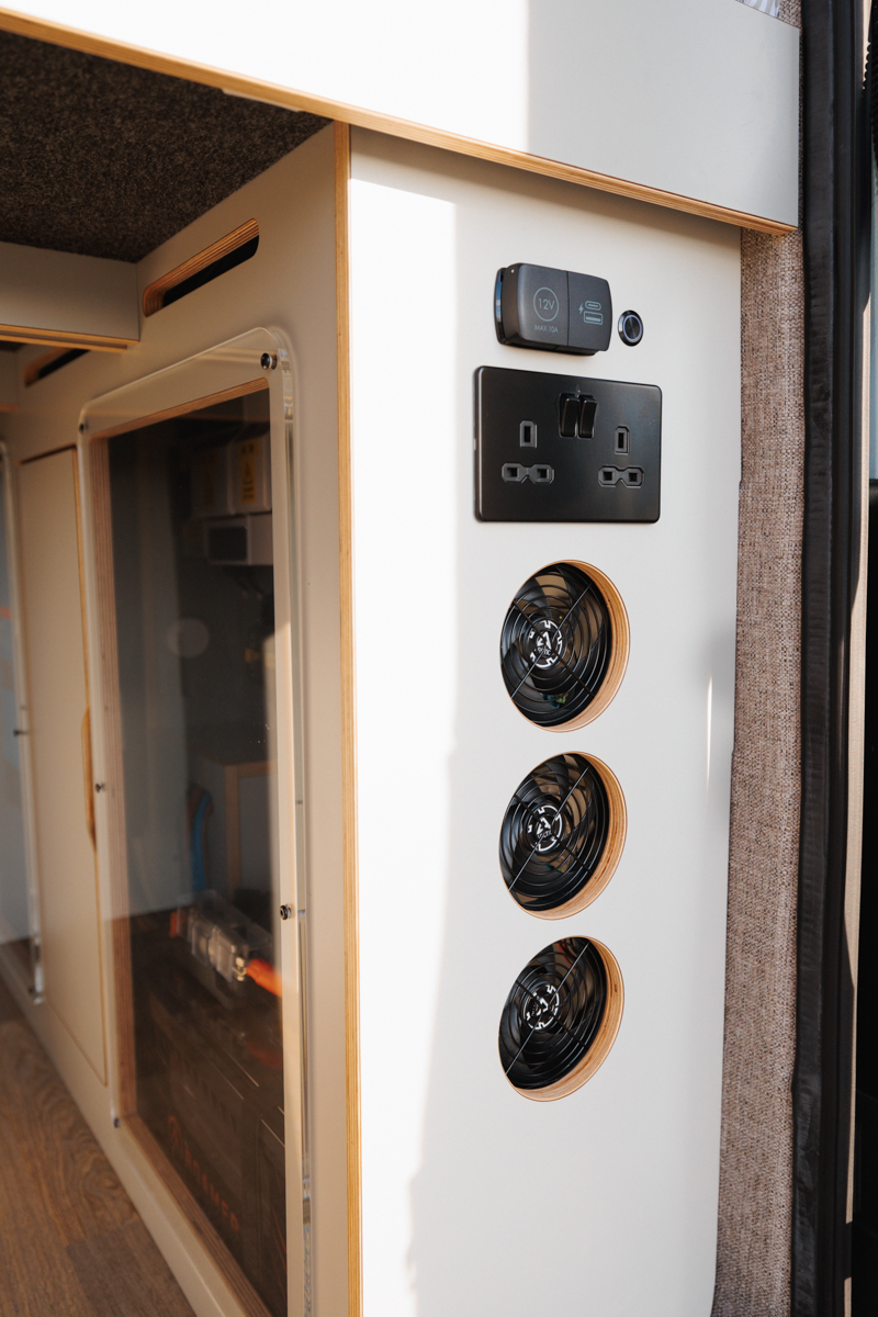 Plugs & fans